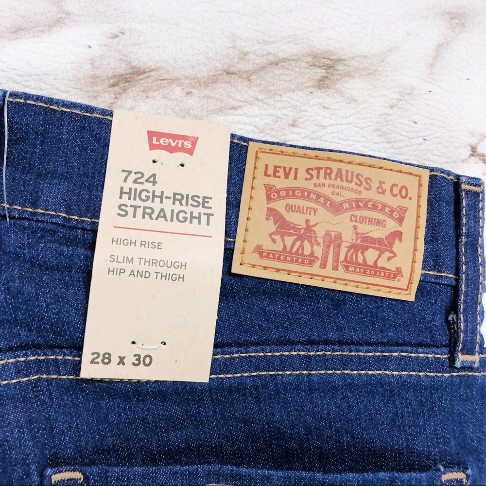 Levi's Women's 724 High-Rise Straight Leg Jeans in Dark Blue Denim - Picture 4 of 4